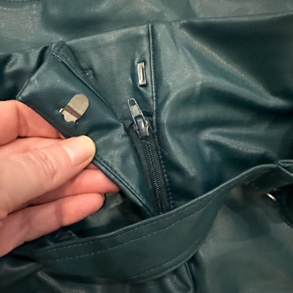 Cleo green faux leather paper bag pants with belt SZ 12 - Picture 4 of 8